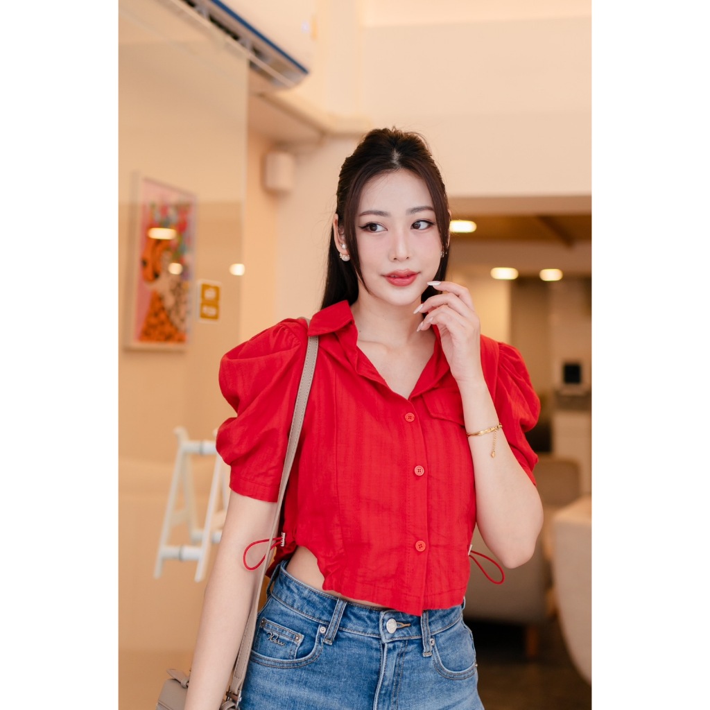 M1503 เชิ้ตสีดีมากกก ขาว ดำ แดง ดีเทลรูดข้าง แขนตุ๊กตาน่ารักมากก 250-