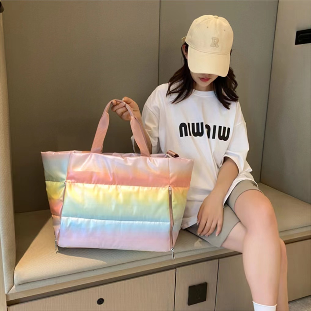 [พร้อมส่ง] กระเป๋าฟิตเนส กระเป๋าอเนกประสงค์สไตล์มินิมอล รุ่น Puffy Bag จุของได้เยอะ วัสดุทนทาน กันน้ำ มีช่องใส่ของเปียก1