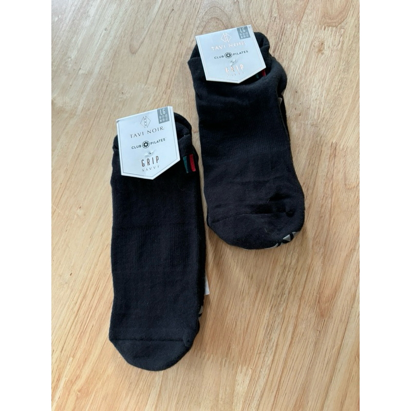 L43-45 tavi noir grip sock yoga sock