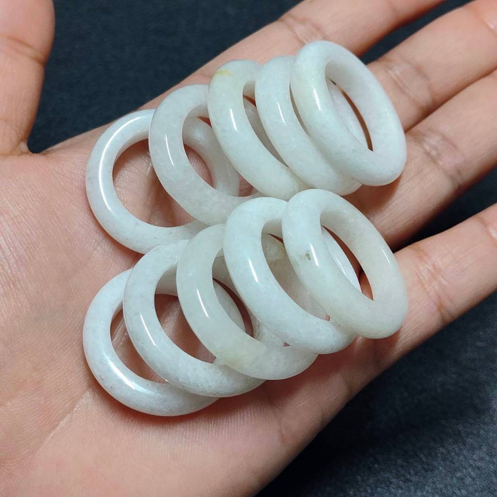 แหวนหินควอตซ์ขาว White Quartz หน้ากว้าง 5-6 มม.