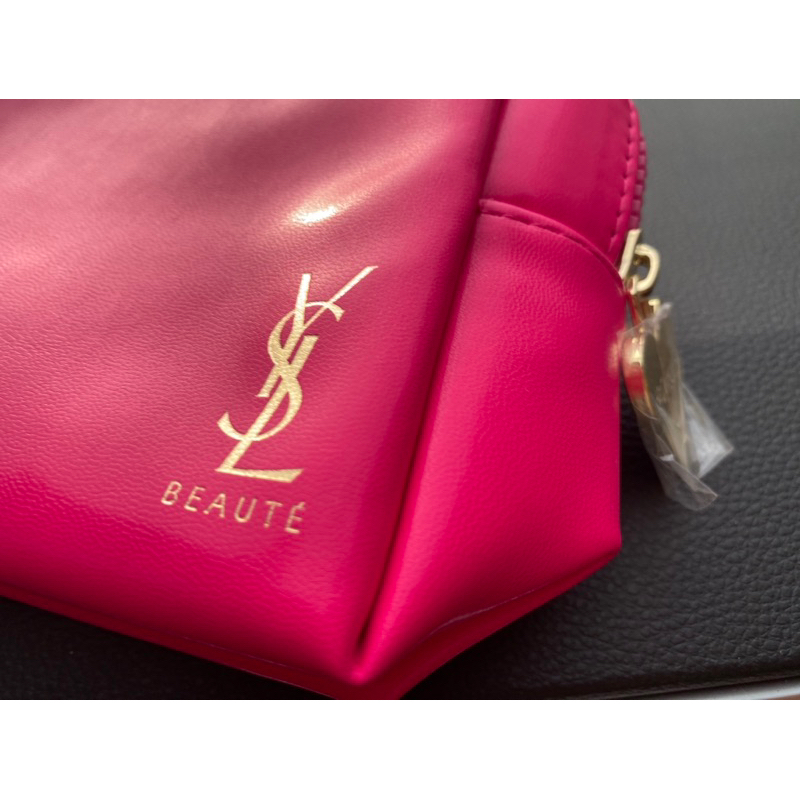 กระเป๋าใส่ คสอ.จากเคาน์เตอร์แบรนด์ YSL สีชมพูจี๊ดจ๊าด😍💋