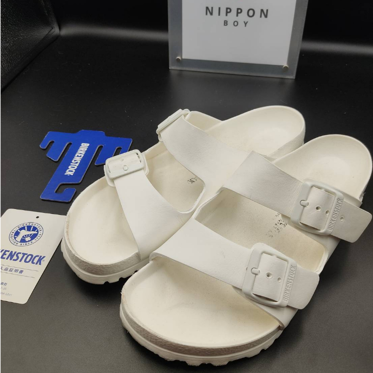 รองเท้าแตะมือสอง Birkenstock สีขาว ( 27.0 CM / 8.5 US / 42 Euro) สภาพสวย พร้อมกล่องเดิม ป้ายญี่ปุ่น
