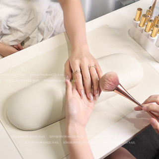 หมอนรองมือทำเล็บ สไตล์Minimal Nail Pillow วางมือทำเล็บได้สบายไม่ต้องเกรง งานละเอียด เรียบร้อย ปราณีต หนังPUอย่างดี