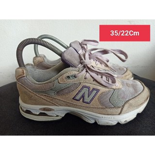 New balance Size 35 ยาว 22 Cm  รองเท้ามือสอง  ผู้หญิง เท้าเล็ก  หนัง แฟชั่น ลำลอง ทำงาน