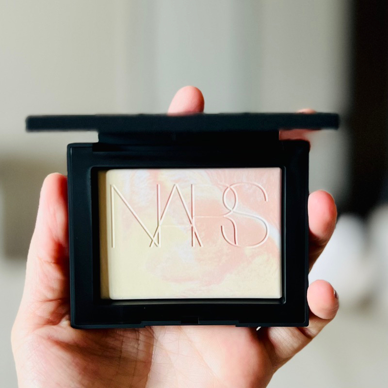 NARS Light Reflecting Prismatic Powder 10g - Stardust เฉดสีชมพูพาสเทล เหลือง และขาว