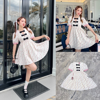 Code : M9 Bellita Dress เดรสสั้นคอวีแขนตุ๊กตาลายดอกแต่งโบว์ ไซส์ S-XL