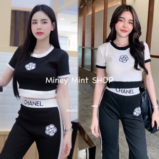 miniminey🌸 เซตChanel เข้าใหม่คร่าาาา เสื้อครอป + กางเกงไม่มีกระเป๋านร้า งานติดอะไหล่แน่น เอวยางลายแบรนด์  ผ้าร่องนำเข้า