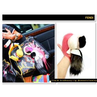 FENDI Karlito Karl Lagerfled Bag Charm (Pink Hair): ที่ห้อยกระเป๋าลุง Karl ไซส์ใหญ่ กับผมสีชมพู น่ารักมากๆ คะ