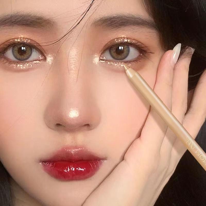 อายแชโดว์ แบบแท่ง เนื้อสีสวยประกายชิมเมอร์ ไฮไลท์ดอลลี่อาย ติดทนนาน กันน้ำ เนตรมิตดวงตาสวยฉ่ำวาว Lying Silkworm Stick