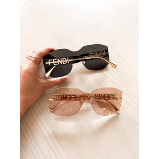 Fendi Fendigraphy Sunglasses รุ่น Oversized FE40067U