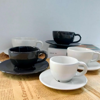 ชุดกาแฟ 1 ชุด มี แก้วกาแฟ และจานรองแก้วกาแฟ มี 2 ออนซ์ 6 ออนซ์ 8 ออนซ์ มี 2 สี แก้วกาแฟสีขาว และสีดำ ใช้ทำแก้วเอสเพรสโซ่