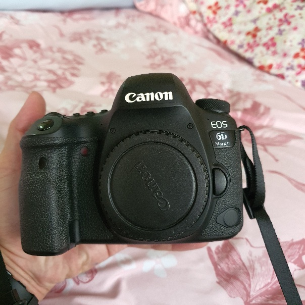 Canon EOS 6D Mark II กล้อง Full-Frame ชัตเตอร์น้อย ผิวสากไม่มีตำหนิ พร้อมอุปกรณ์  EOS 6D Mark II กล้อง D