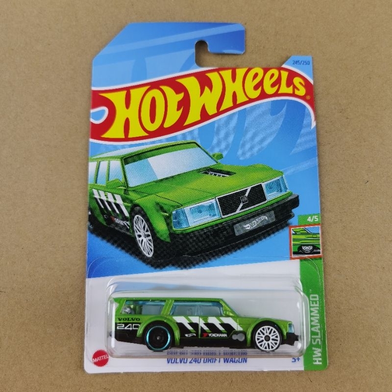 Hotwheels รุ่น Volvo 240 Drift Wagon
