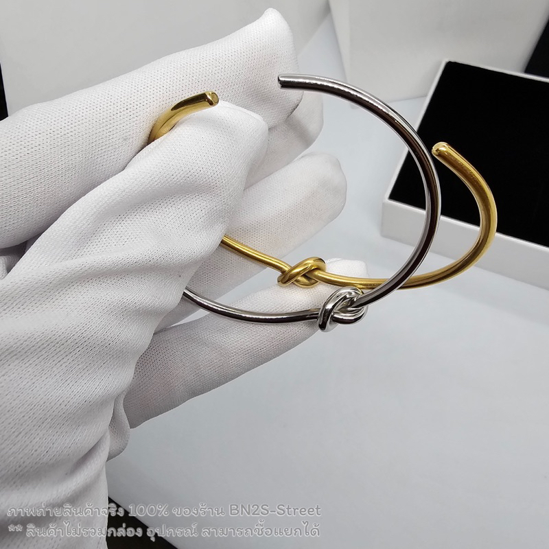 กำไลซีลีน CL Knot extra-thin bracelet in brass  กำไลข้อมือซีลีน ผูกปม งานสวยเงามาก ขนาดฟรีไซส์ ปรับได้เองตามความสะดวก