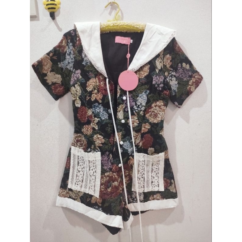 จั๊มสูท ผ้าทอ size s ป้ายVR งานสวยมาแต่งลูกไม้