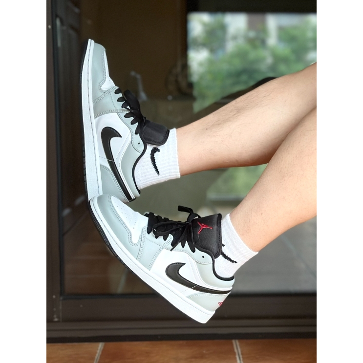 Nike Air Jordan 1 Low Light Smoke Grey Dior เถ้า ของแท้ 100 % รองเท้าผ้าใบ