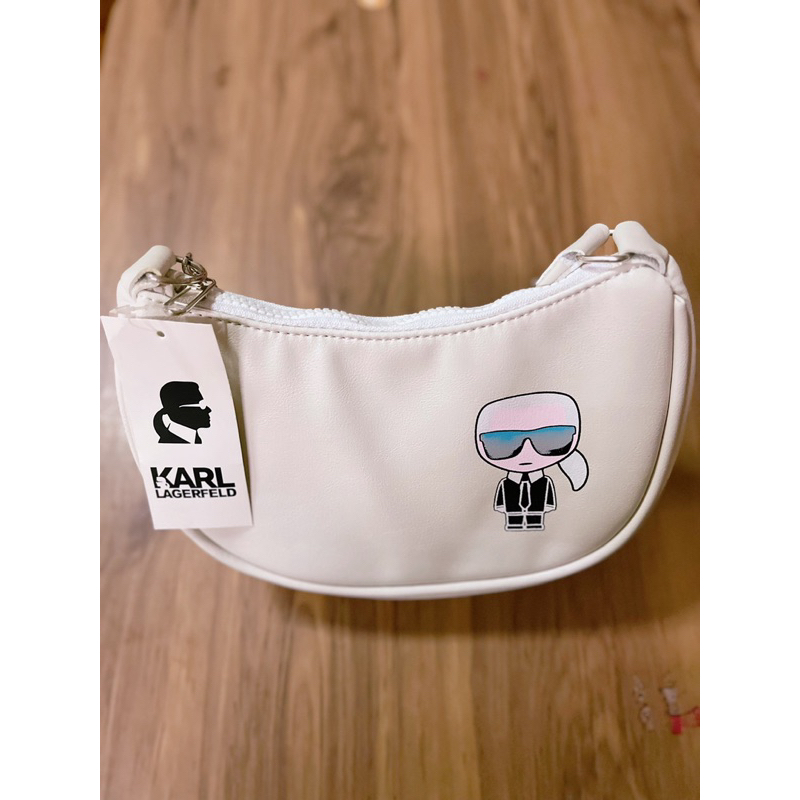 กระเป๋าสะพายทรงPAUSEครีม