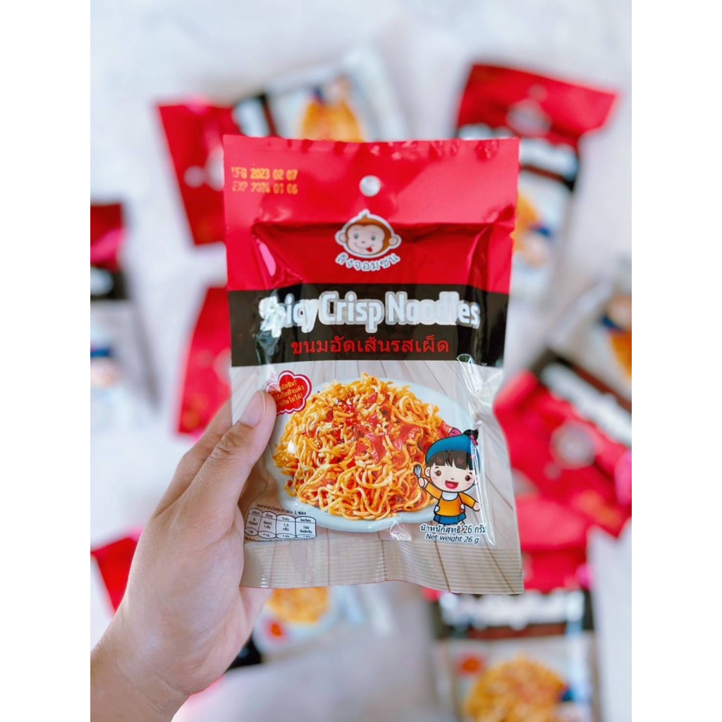 (1 แพ็ค 12 ซอง)หมี่เผ็ด ขนมอัดเส้นรสเผ็ด spicy crisp noodle ตรา ลิงจอมซน