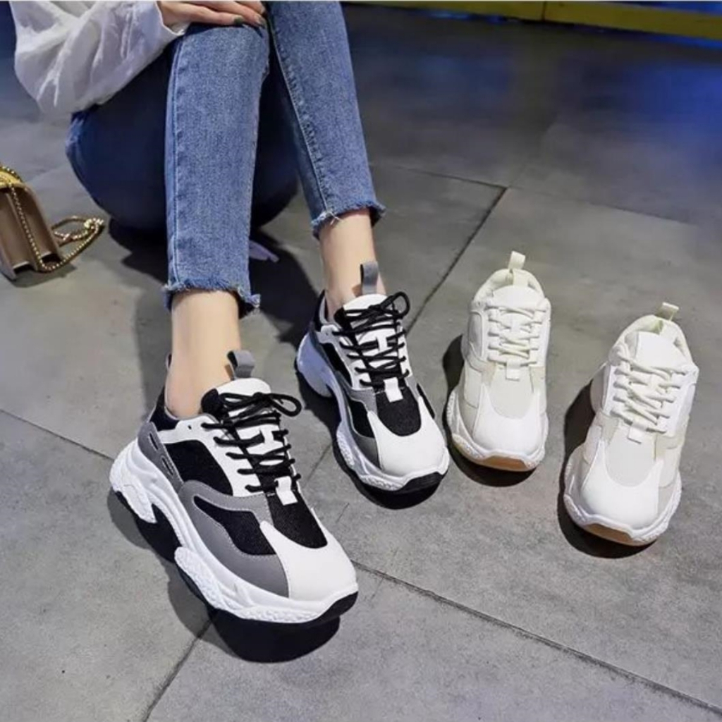 2024 ใหม่ รองเท้าผ้าใบแฟชั่นผู้หญิง เสริมส้น 4.5cm ไซส์ 35-41 มี 2 สี งานนำเข้าเกาหลี ใส่สวยมาก ใส่สบาย #Q77