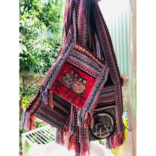 ย่ามกระเป๋าผ้าพื้นเมือง ขนาด12*12นิ้วคละลายมีซิปมีซับในราคาใบละ45บาทสีสันสวยงาม