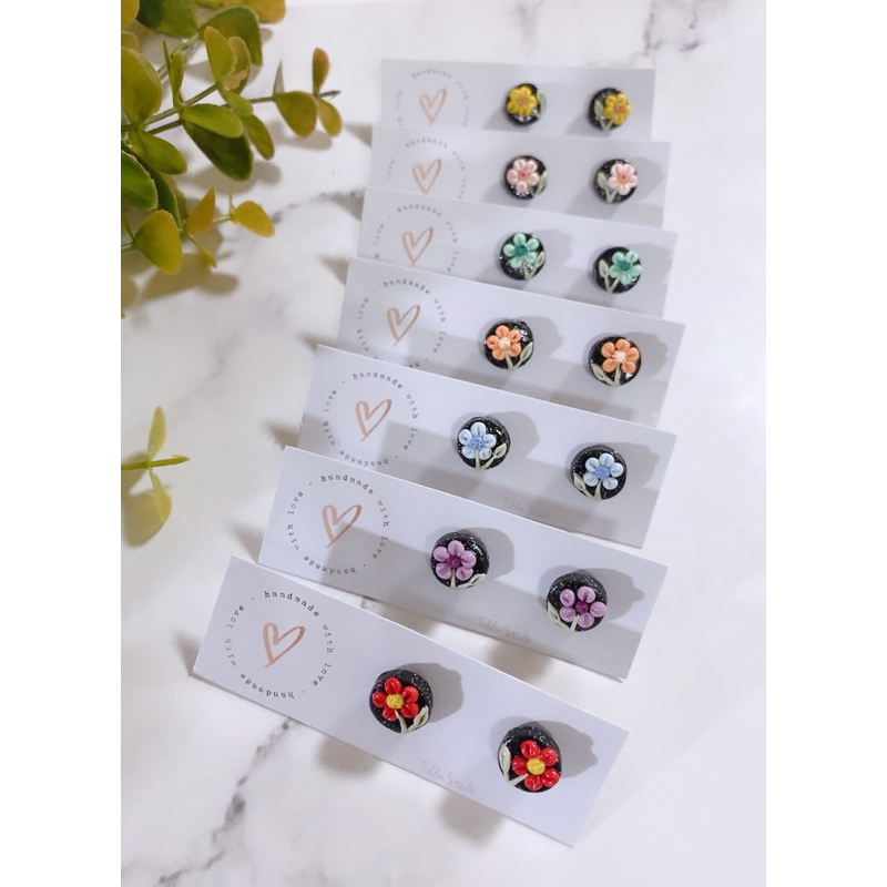 ต่างหูน้อง floral mini Size 1 Cm. แบบติดหู งานแฮนด์เมด น้ำหนักเบา โดนน้ำได้ สำหรับคนแพ้ง่ายใส่ได้