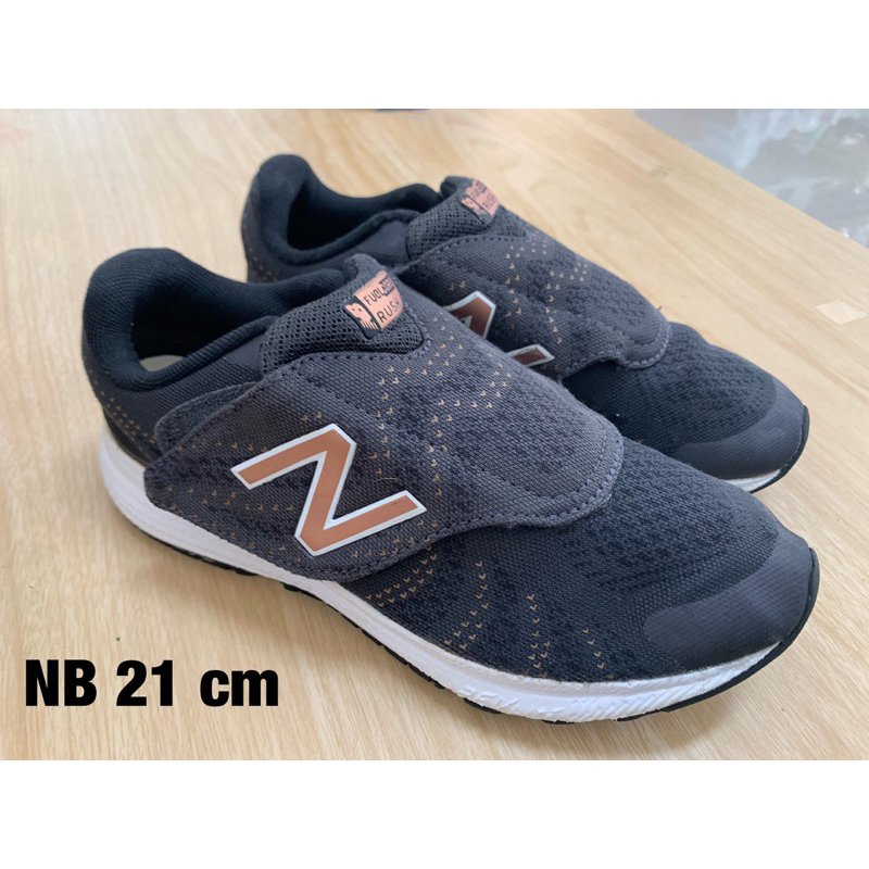 รองเท้า New balance มือสอง