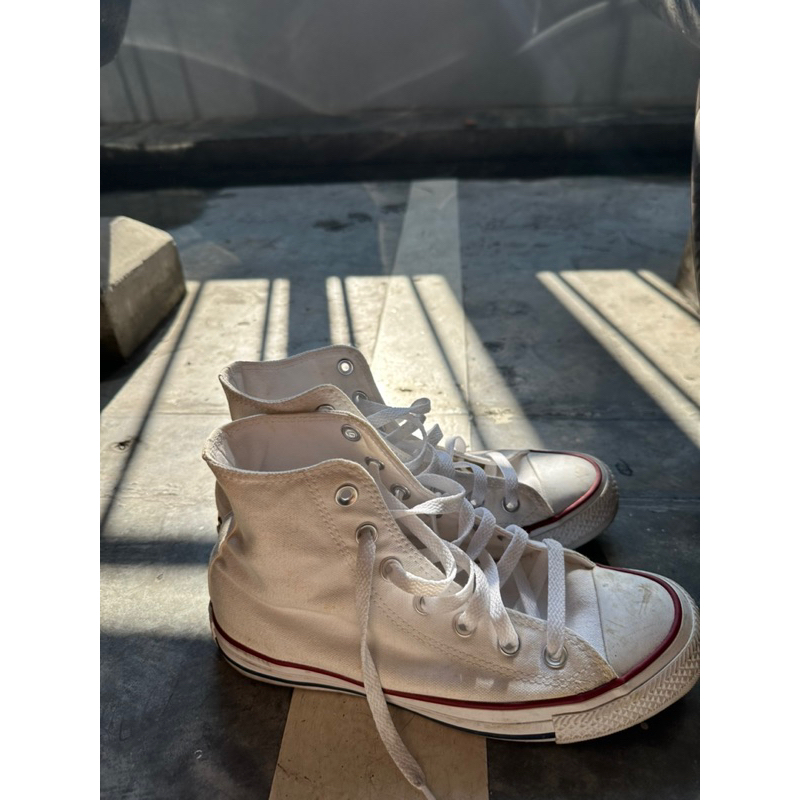 รองเท้า Converse หุ้มข้อ สีขาว size 24 Cm.