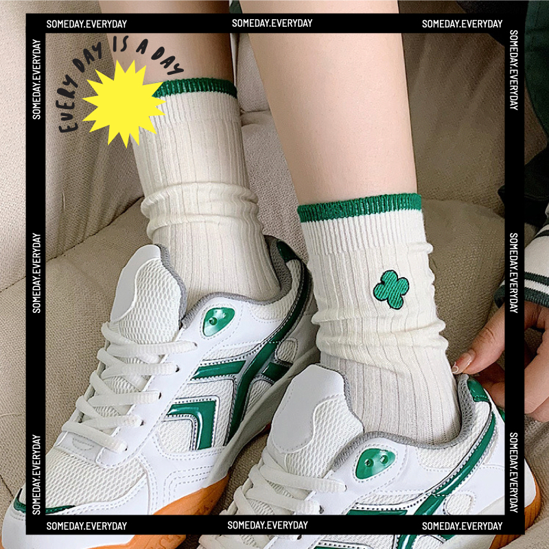 ถุงเท้าข้อกลางลาย WHITE & GREEN!!! พร้อมส่งทุกคู่ จัดส่งทุกวัน!!!