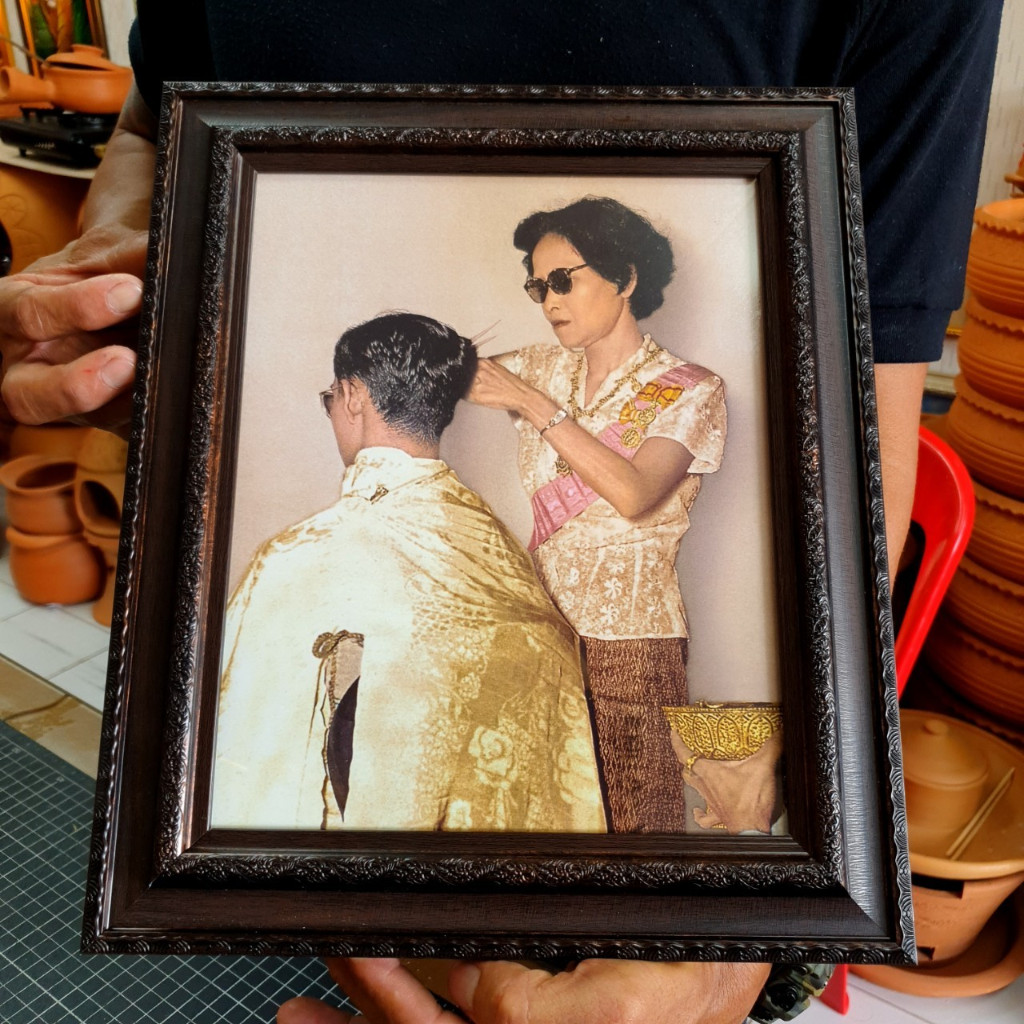 กรอบรูป สมเด็จย่า ทรงตัดผม ภาพมงคล ภาพฮวงจุ้ย ของขวัญ ของทีระลึก เกษียณ วันเกิด ขึ้นบ้านใหม่ สวัสดีปีใหม่ เปิดกิจการใหม่