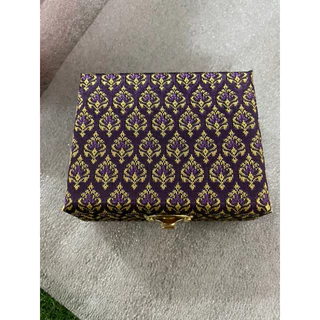 กล่องใส่พระกันกลิ้ง กล่องใส่กำไล กล่องใส่เครื่องประดับขนาด8*10*4cm