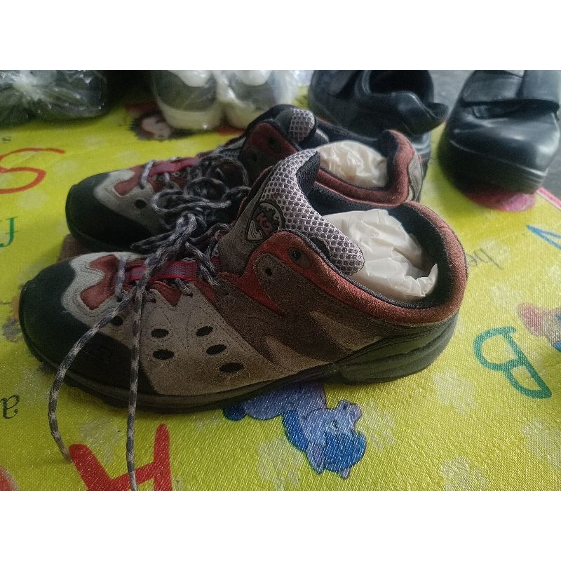 รองเท้าผ้าใบมือสองของแท้ แบรนด์  K2