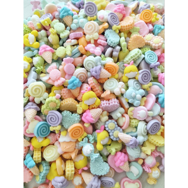 เซตขนมคละแบบคละลาย ใช้เวลาจัดทำ 2 วัน รบกวนขั้นต่ำออเดอร์ละ 50 บาทคละได้ทั้งร้านนะคะ