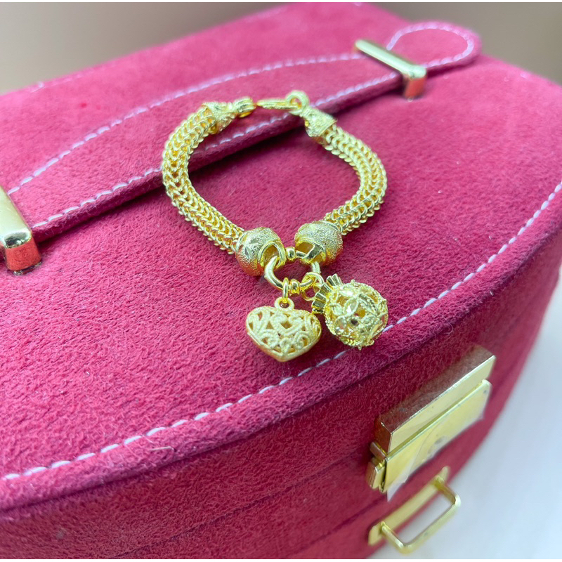 สร้อยข้อมือหกเสา ห้อยหัวใจฉลุคู่ถุงทอง งานไทย ลายใหม่จากเยาวราช หนัก2บาท บริการเก็บเงินปลายทาง