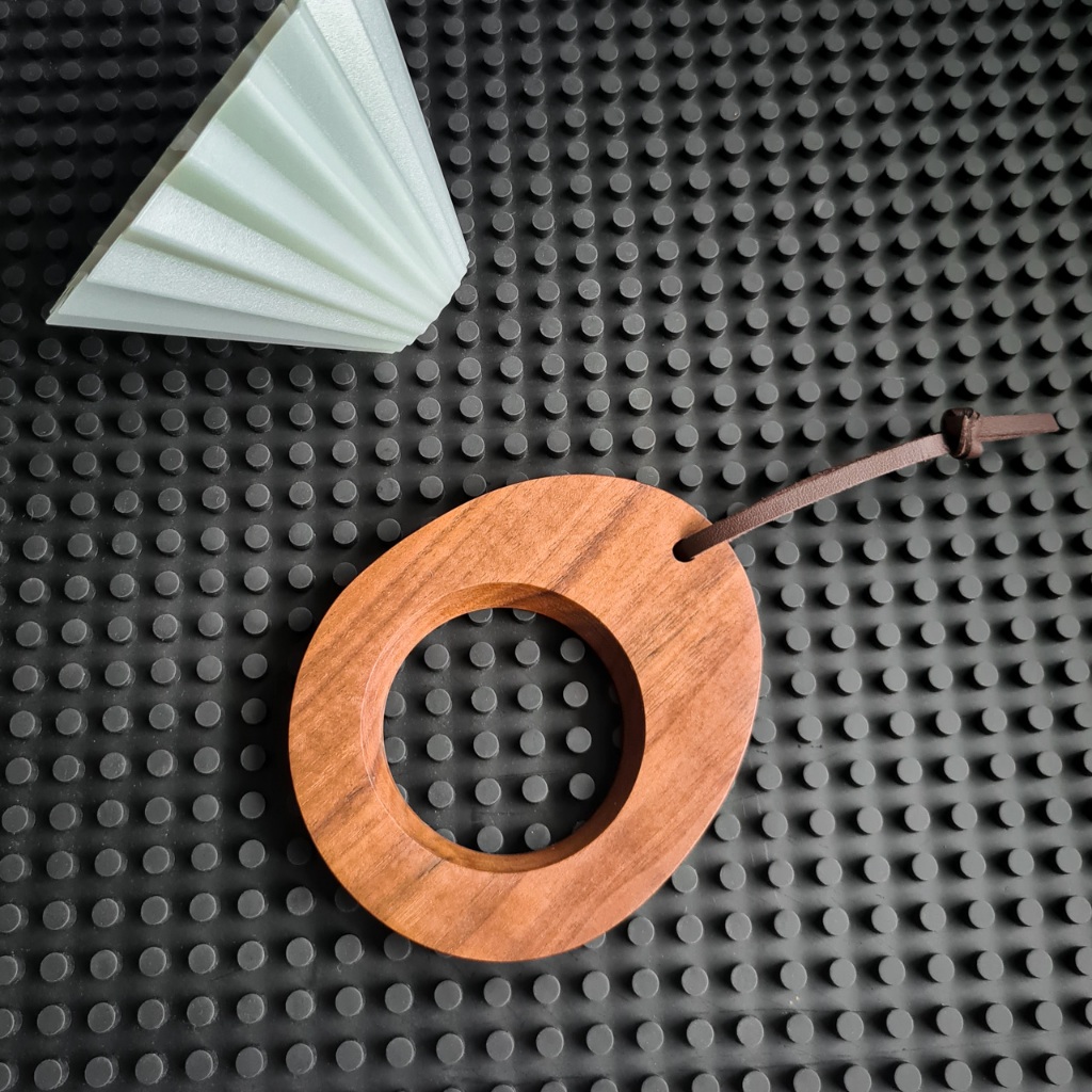ฐาน ORIGAMI ไม้วอลนัท สายคล้องหนัง ( Dripper Holder )