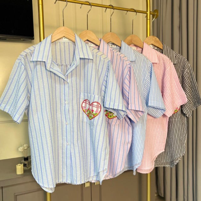 พร้อมส่ง เชิ้ตลายริ้วแขนสั้น💕รุ่นSweetie💕เกาหลีเกาใจ