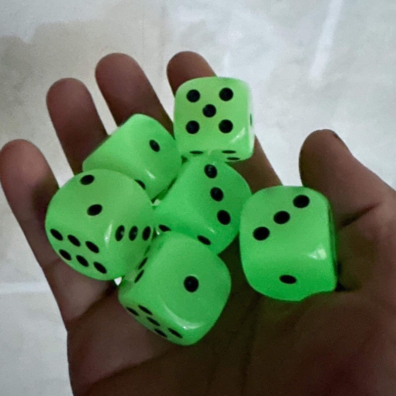 พร้อมส่ง ลูกเต๋าเรืองแสง (ลูกใหญ่) ลูกเต๋าเล่นเกมส์ เกมส์กระดาน