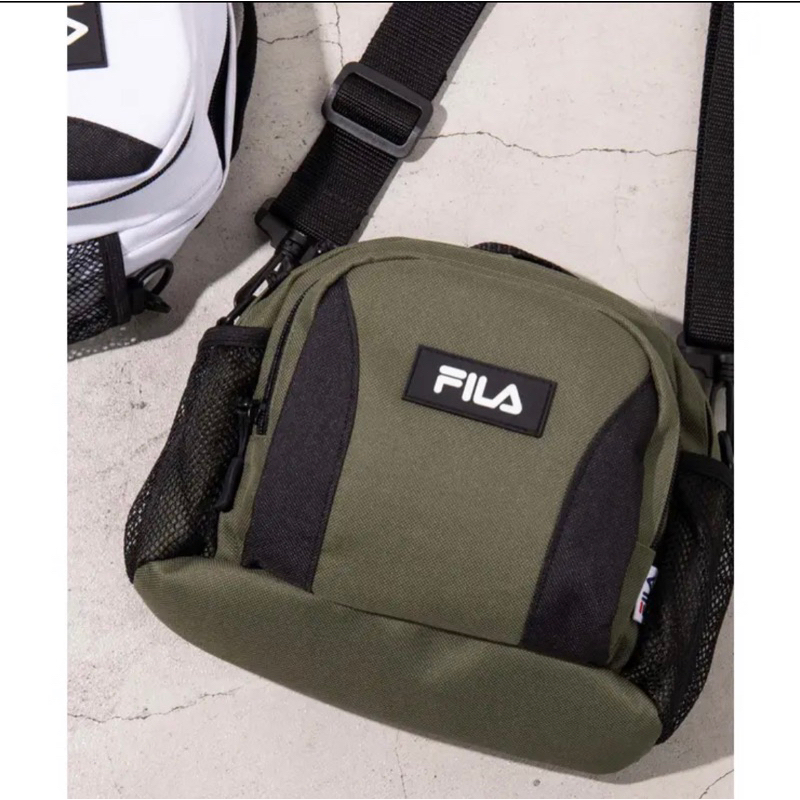 กระเป๋าสะพายข้างผ้าสีเขียว FILA