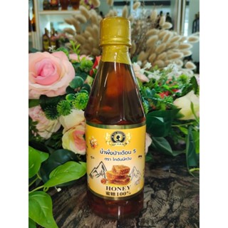น้ำผึ้งเดือนห้า ขวดหกเหลี่ยม 620g ตรา tai honey queen