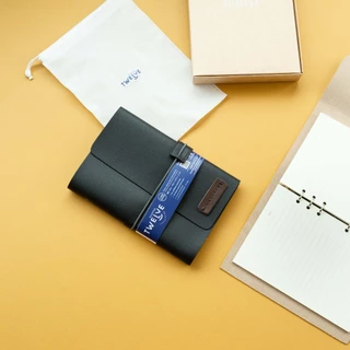 สลักชื่อฟรีแจ้งในแชท! HILMYNA Twelve Notebook BL2 (NIGHT)สมุดปกหนังเปลี่ยนกระดาษได้ A5 สายรัดยางยืด
