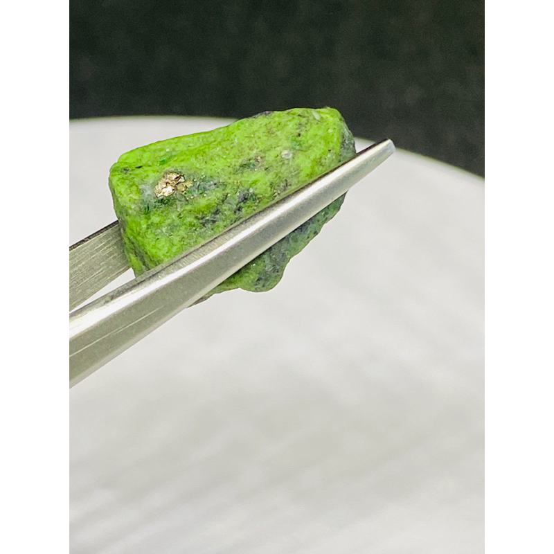 กรีนการ์เนต Green Garnet “หินนักรบ” สร้างพลังใหม่ สมบูรณ์ สมดุล
