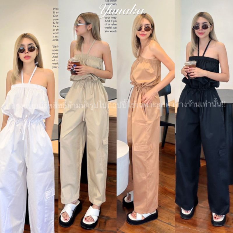 จั้มสูทขายาวทรงกระบอกใหญ่ เกาะอกแต่งเชือกคล้องคอ แบบแซ่บๆสับๆ ช่วงอกใส่ยางยืด ส่วนช่วงเอวใส่เชือกรูด มีกระเป๋าล้วงข้าง