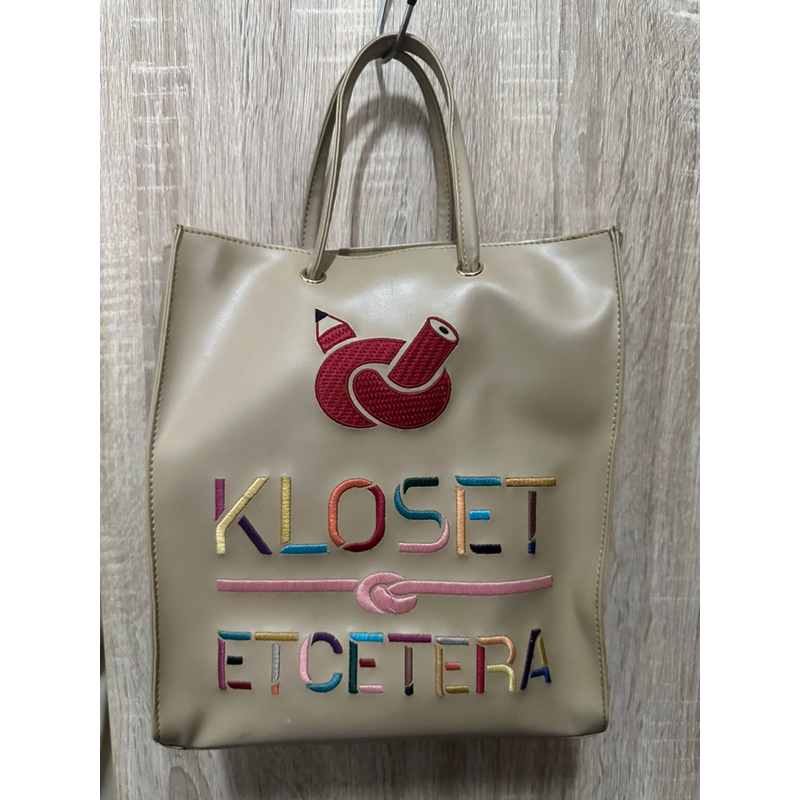 Kloset Etcetera Signature BAG Size S กระเป๋าปักลายโลโก้ ของแท้💯% มือสอง