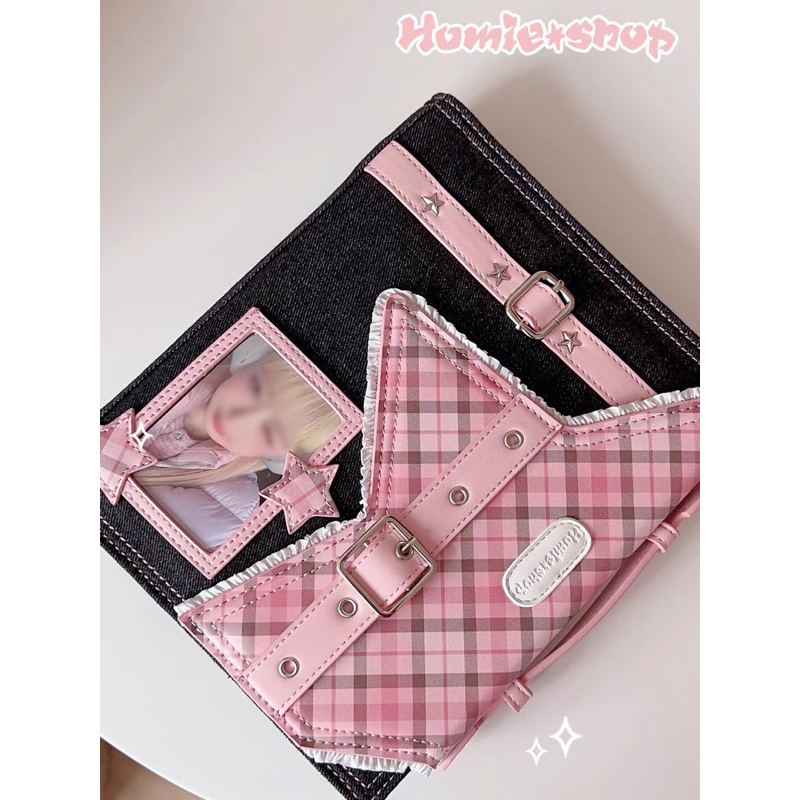 [ พร้อมส่ง 💕] แฟ้ม Mikko A5 Collect Book ทรง กระเป๋า ลายตาราง น่ารักก 💗 ใส่การ์ด สะสมการ์ด สีชมพู