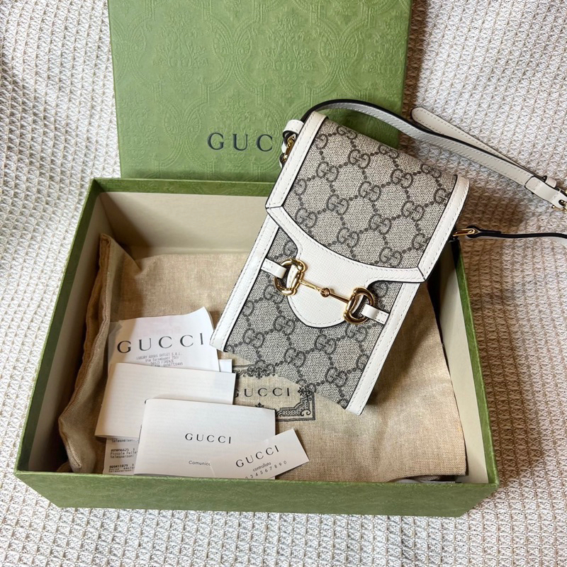Very new‼️ G u c c i horsebit phone bag ปี2023 สีขาว สภาพสวยมากกก หนังหอม ใหม่กริ้บ ภายในสะอาด หนังแข็ง อะไหล่ทอง