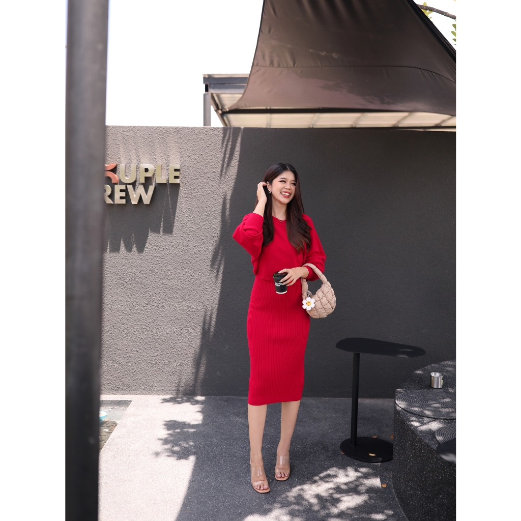 NUMBERSEVEN - Set เดรสไหมพรมร่อง+เสื้อทรงปีกค้างคาว มี 6 สี : สีเทาเข้ม , สีแดง , สีเขียว , สีม่วง , สีเบจกระ , สีดำ