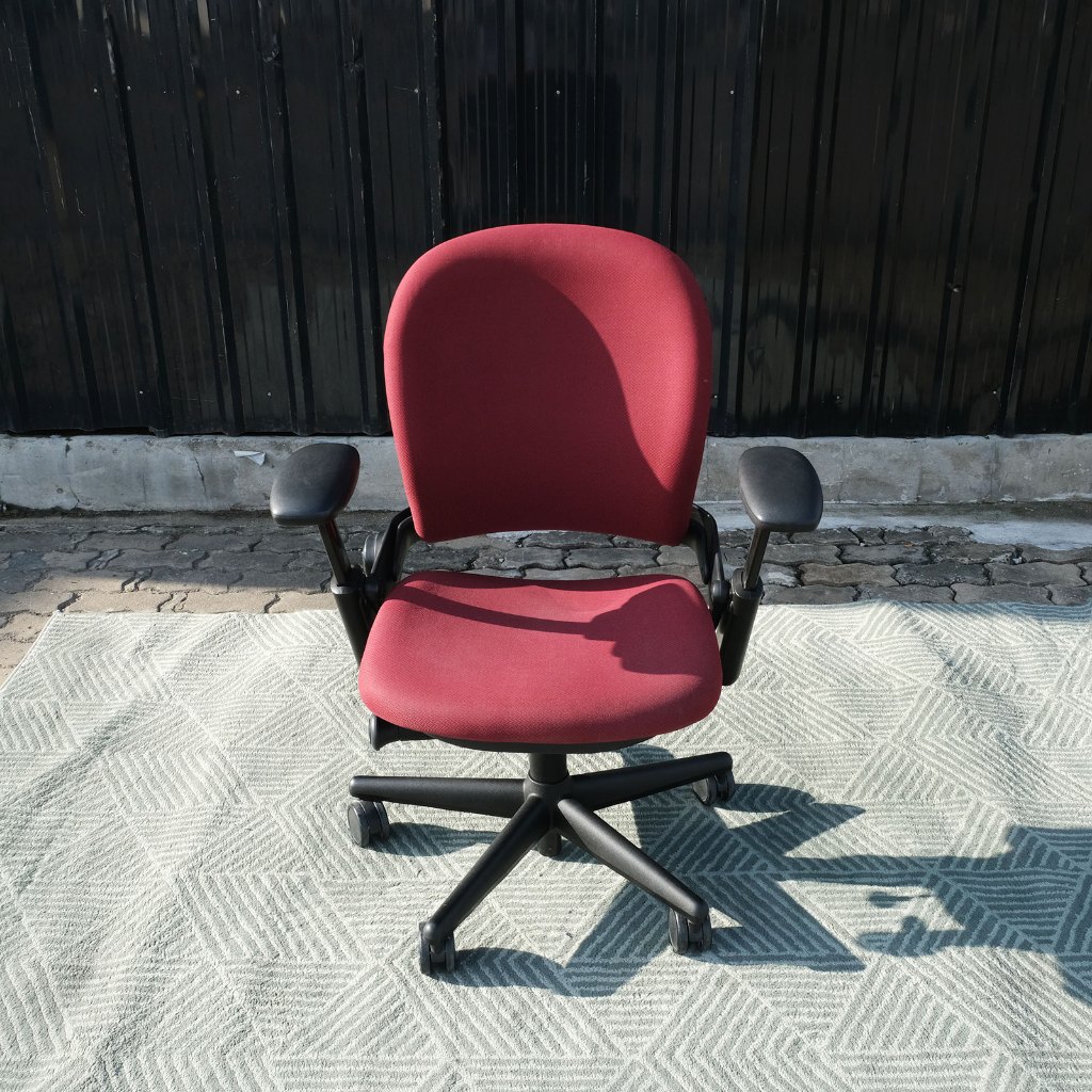 Ergonomic Chair Made in USA  เก้าอี้ทำงานเพื่อสุขภาพ Steelcase  รุ่น Leap V1