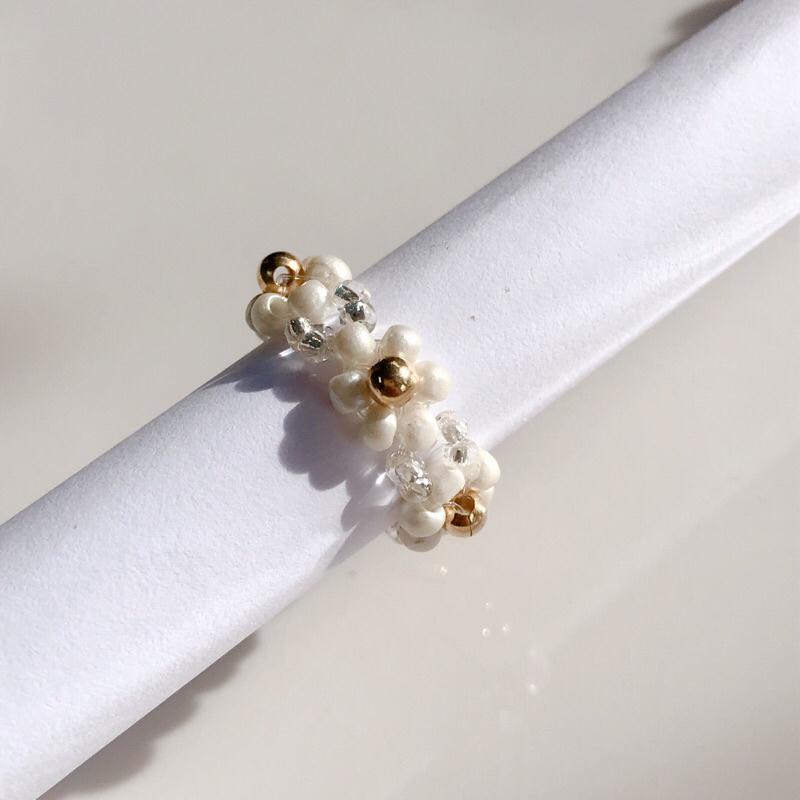 Pantheadesign แหวนลูกปัดลายดอกไม้โทนสีครีมทอง - รูปที่ 5