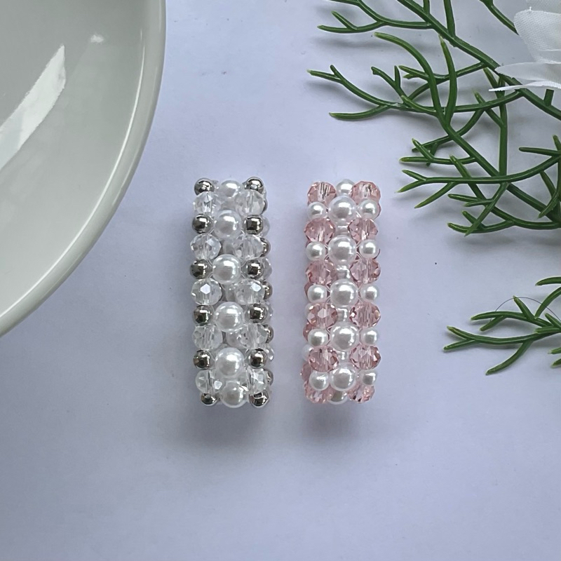 (มีมากกว่าในภาพ) สายรัดเข็มขัด โทนสีมุก(เบจ/ขาว/คริสตัล) Handmade (เพิ่มจี้กรุณาสั่งคู่กับสายรัด ร้านจะใส่จี้ให้ค่ะ)
