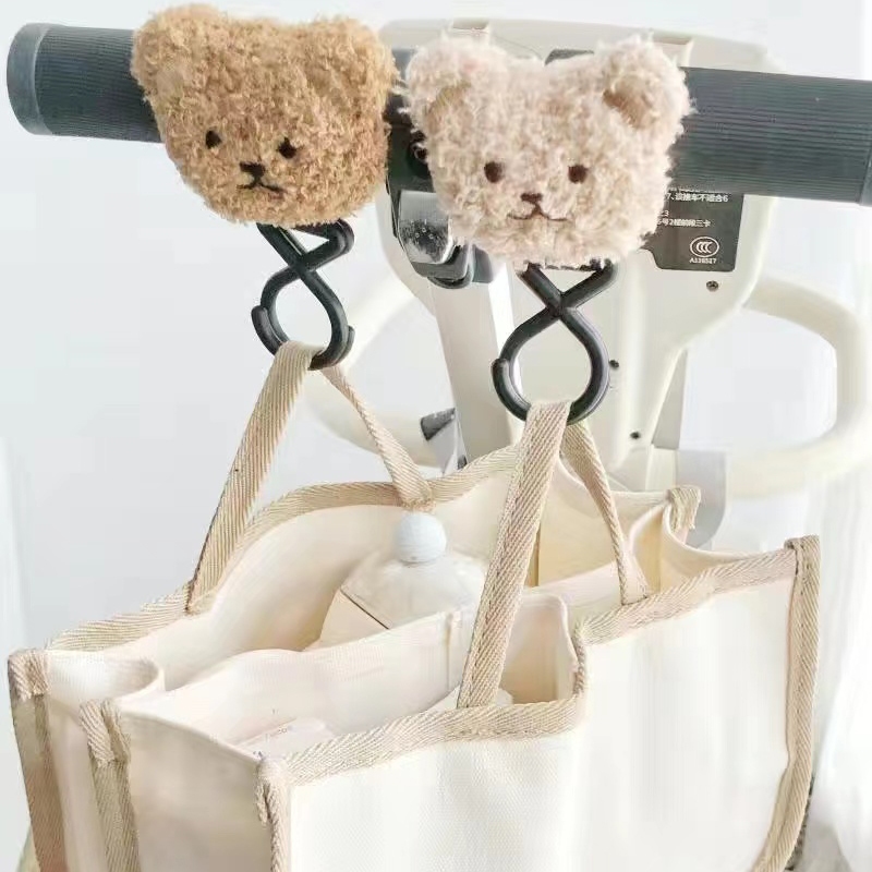 【ประเทศไทยมีสินค้า!】ตะขอตีนตุ๊กแก ปักลายหมี สไตล์เกาหลี อุปกรณ์เสริม สําหรับติดรถเข็นเด็ก