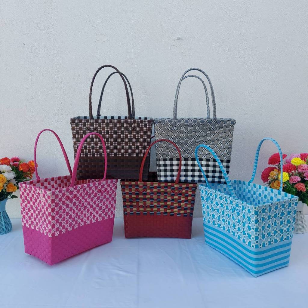 ตระกร้าสานเส้นพลาสติกสาน จ่ายตลาดลวดลายใหญ่ ขนาดกว้าง 20 ยาว33 สูง 26 CMขอบปาก